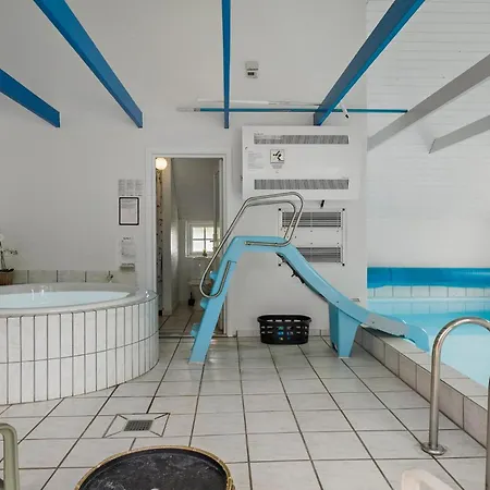 Awesome In Ulfborg With Kitchen בית נופש Ulfborg